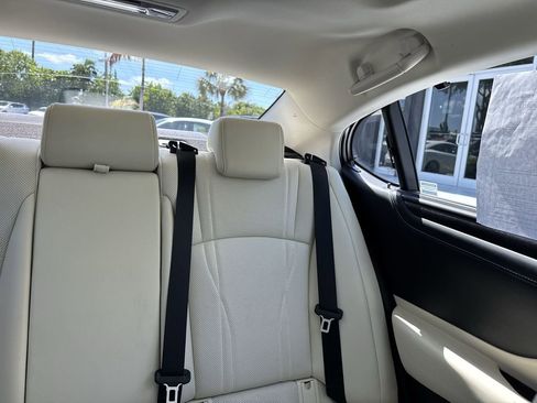 Used 2022 Lexus ES 350 Ultra Luxury FWD image 19