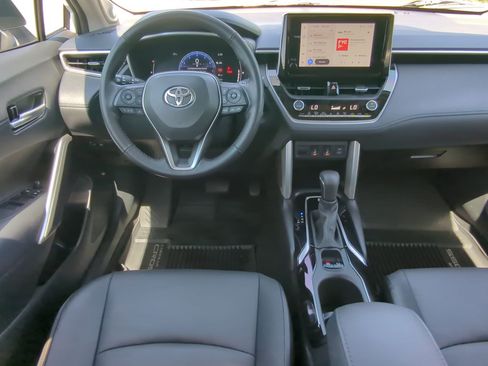 Used 2023 Toyota Corolla Cross XLE w/ Convenience Package FWD image 14