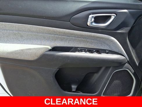 Used 2023 Jeep Compass Latitude AWD/4WD image 13