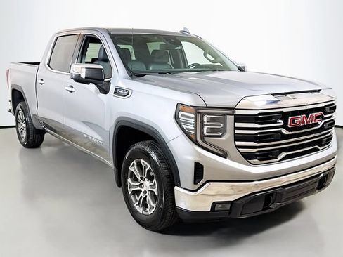 Used 2026 GMC Sierra 1500 SLT RWD image 3