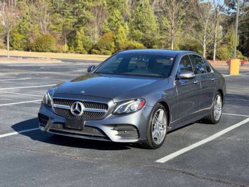 Used 2017 Mercedes-Benz E 300 4MATIC image 3
