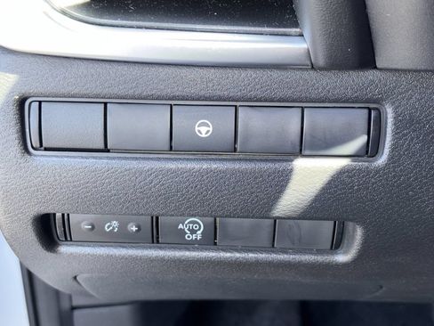 Certified 2023 Nissan Rogue SV FWD image 22