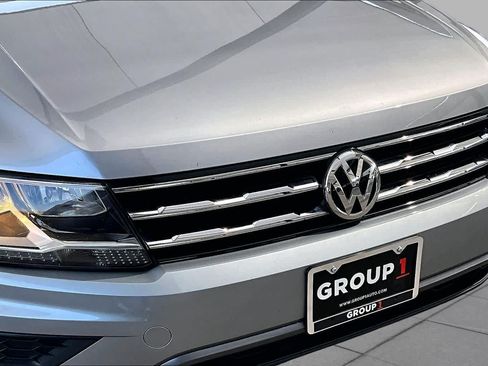 Used 2020 Volkswagen Tiguan SE w/ Panoramic Sunroof Package FWD image 30