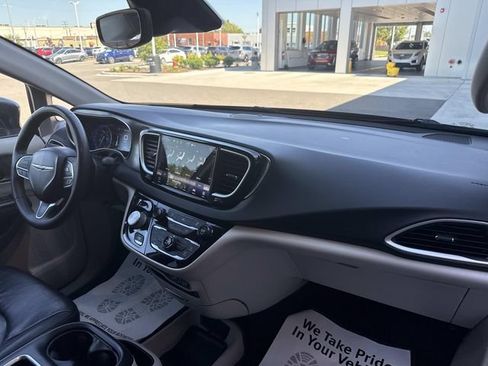 Used 2022 Chrysler Pacifica Touring-L FWD image 50