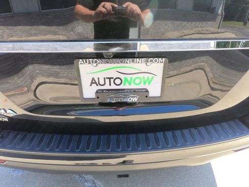 Used 2019 Kia Sedona L image 7