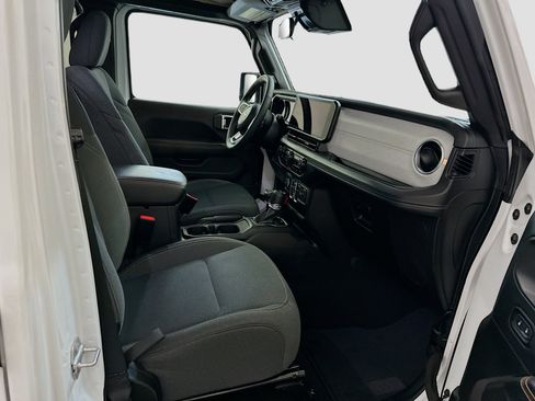 Used 2025 Jeep Wrangler Sahara w/ Safety Group image 31