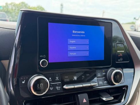 Used 2023 Toyota Highlander XLE FWD image 22