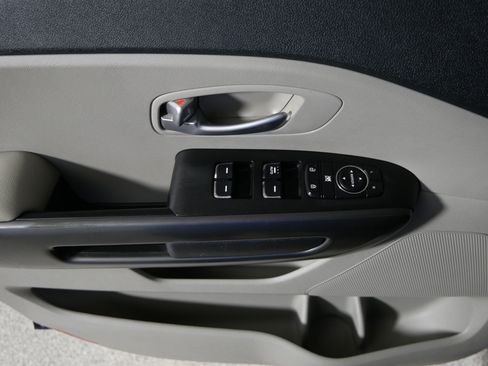 Used 2019 Kia Sedona LX FWD image 19