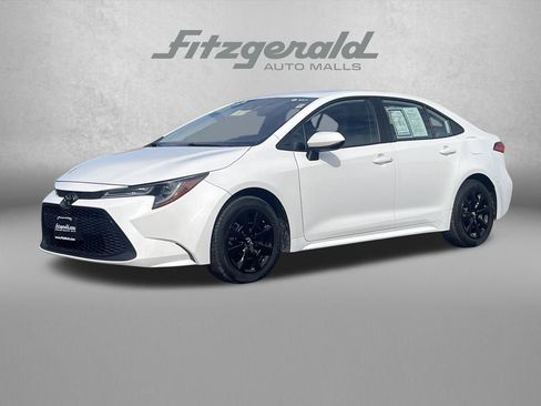 Used 2022 Toyota Corolla LE image 2