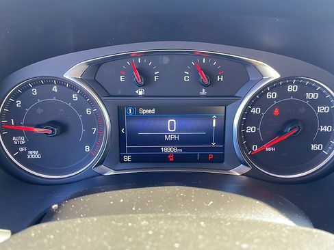 Used 2023 GMC Acadia SLE w/ Driver Convenience Package image 10