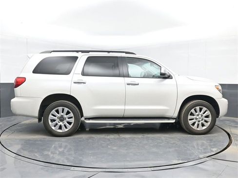 Used 2017 Toyota Sequoia Platinum image 11