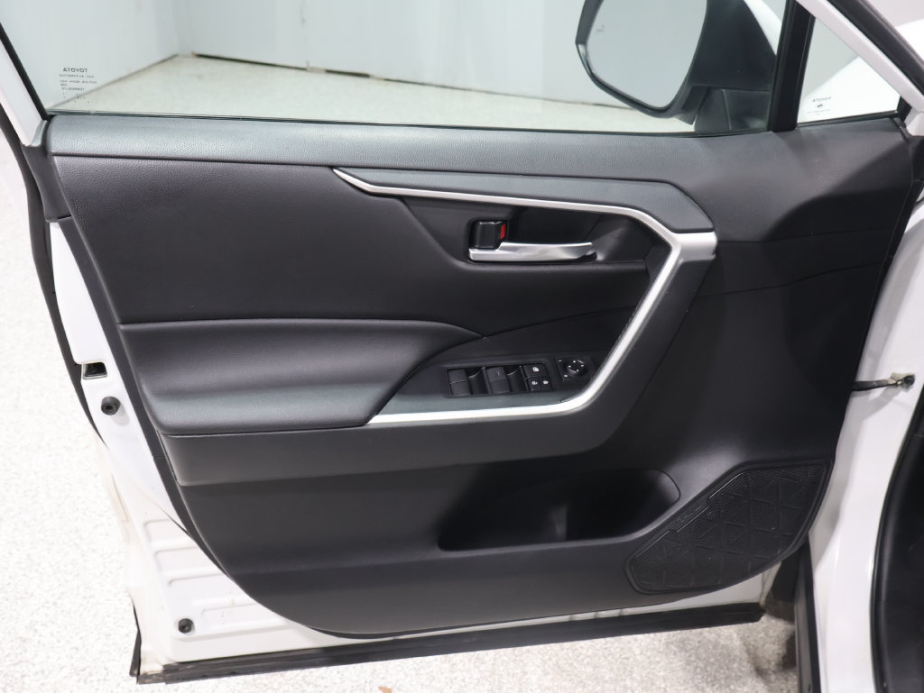Used 2021 Toyota RAV4 XLE w/ XLE Grade Weather Package AWD/4WD image 12