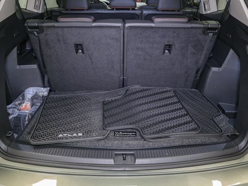 Used 2025 Volkswagen Atlas Peak Edition SE AWD/4WD image 16