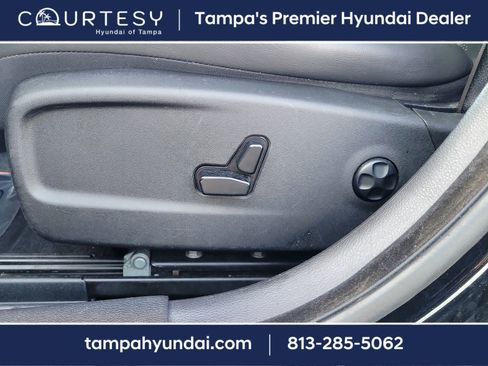 Used 2019 Chrysler 300 Limited image 18