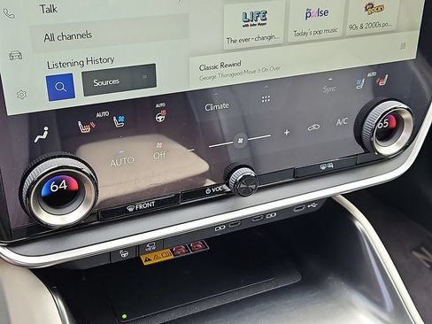 Used 2024 Lexus RZ 450e Premium w/ Technology Package AWD/4WD image 17