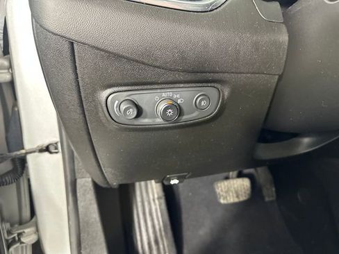 Used 2020 Chevrolet Equinox LT image 19