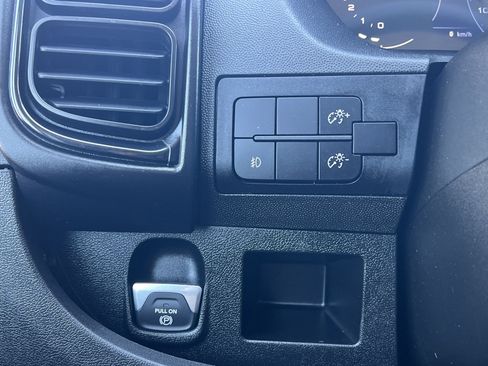 Used 2025 RAM ProMaster 2500 w/ U-Haul Equipment Group FWD image 13