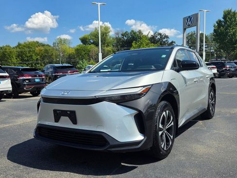 Used 2023 Toyota bZ4X AWD image 9