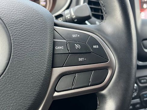 Used 2021 Jeep Cherokee Latitude Lux AWD/4WD image 25