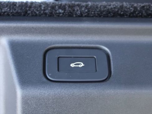 Used 2025 Land Rover Range Rover SV image 26