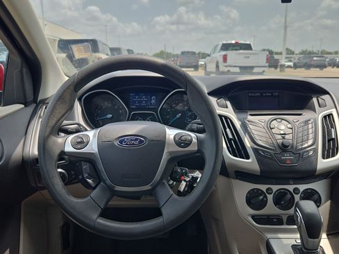 Used 2014 Ford Focus SE FWD image 25