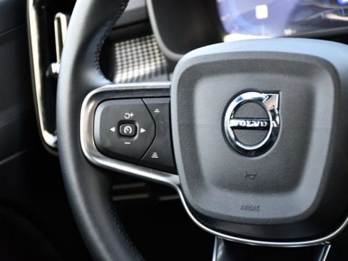 Certified 2025 Volvo XC40 B5 Plus image 21