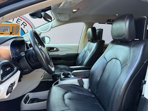 Used 2019 Chrysler Pacifica Touring-L Plus w/ Advanced Safetytec Group image 21