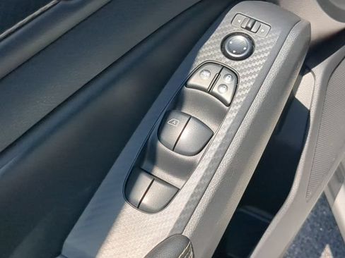 Used 2025 Nissan Altima 2.5 SV FWD image 19