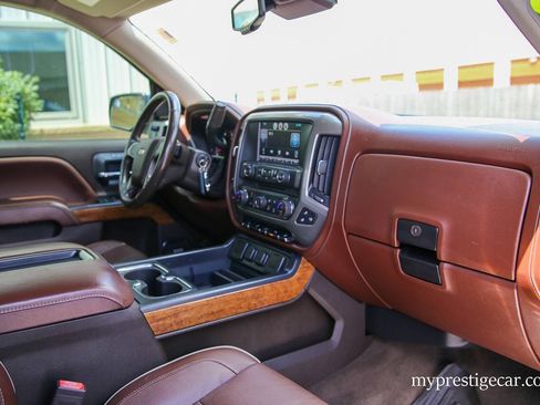 Used 2015 Chevrolet Silverado 1500 High Country w/ High Country Premium Package AWD/4WD image 18