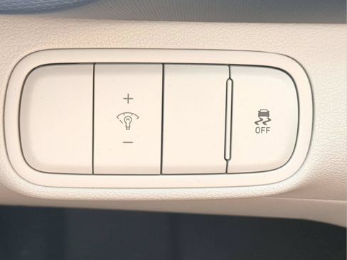 New 2025 Hyundai Venue Limited FWD image 31
