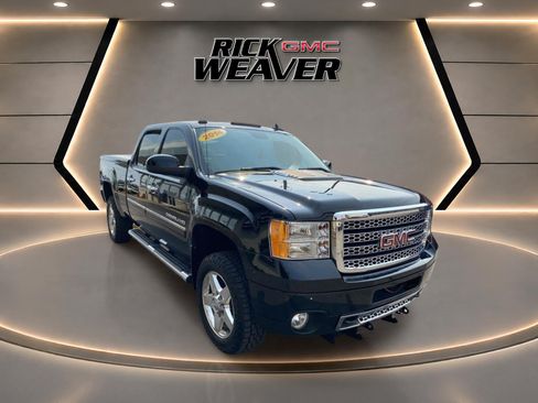 Used 2014 GMC Sierra 2500 Denali w/ Suspension Package, Off-Road AWD/4WD image 9
