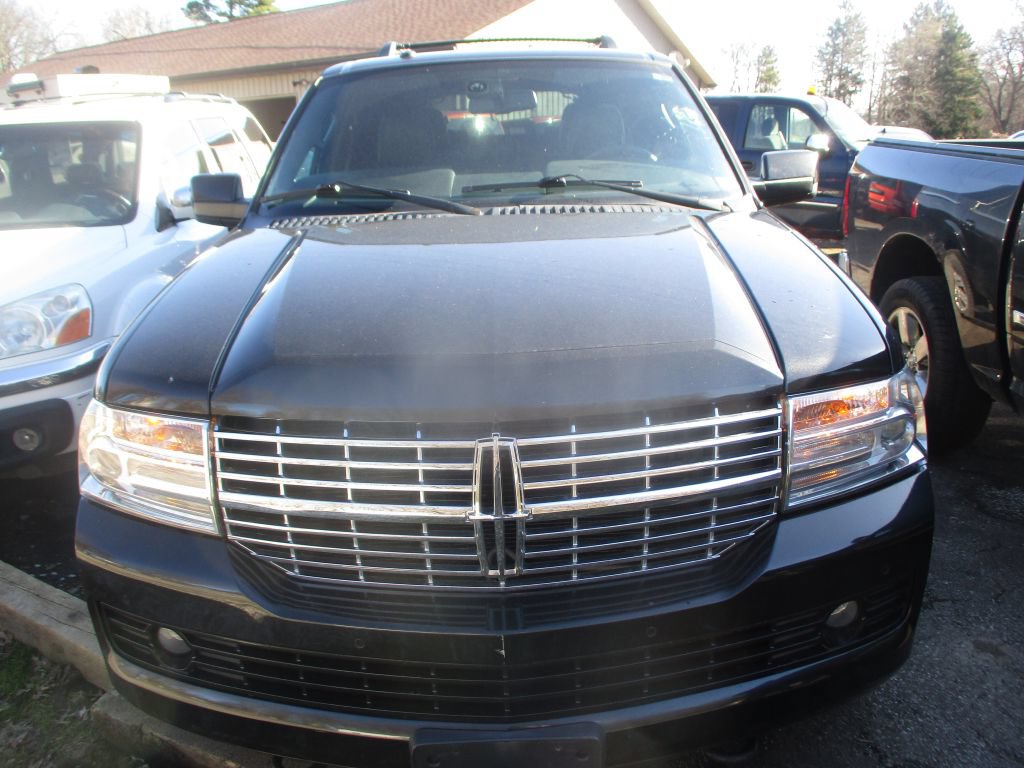 Used 2012 Lincoln Navigator 4WD image 2