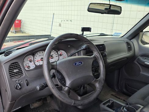 Used 2001 Ford Explorer Sport Trac 4x4 image 8