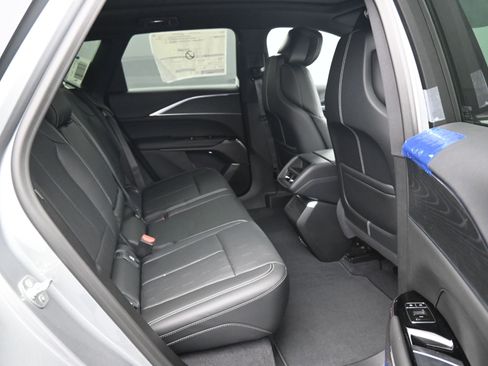 New 2025 Cadillac Lyriq Luxury image 12