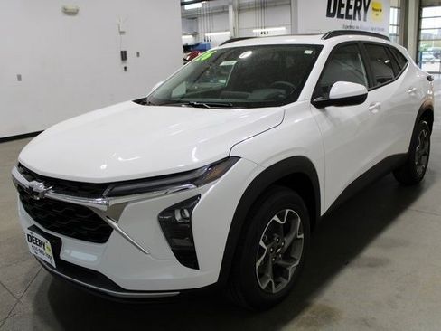 New 2026 Chevrolet Trax LT w/ Sunroof Package image 32