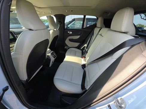 Used 2026 Volvo XC40 B5 Plus AWD/4WD image 6