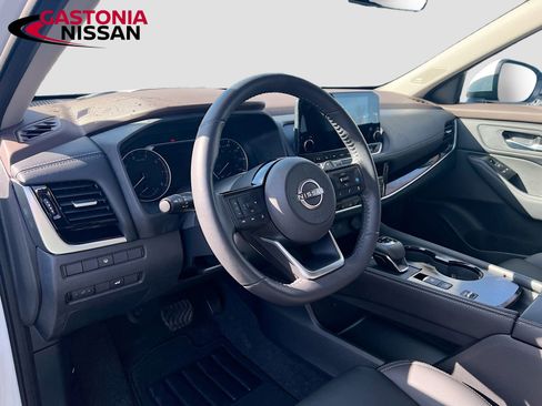 Used 2023 Nissan Rogue SL w/ SL Premium Package image 11