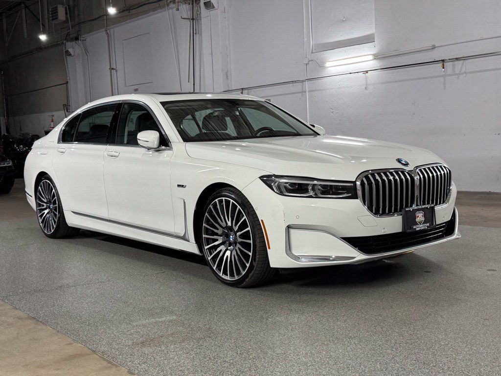 Used 2022 BMW 745e xDrive AWD/4WD image 3