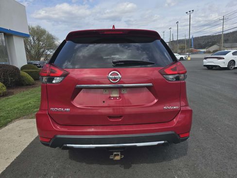 Used 2017 Nissan Rogue SV w/ Sun & Sound Touring Package image 4