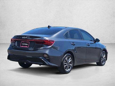 Used 2024 Kia Forte LXS w/ LXS Technology Package FWD image 8
