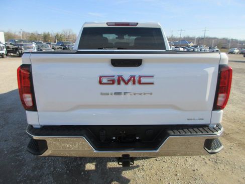 New 2026 GMC Sierra 1500 SLE image 6