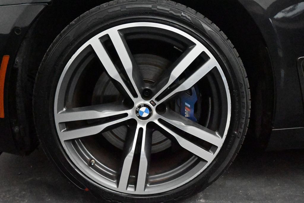 Used 2019 BMW 740i w/ M Sport Package RWD image 15