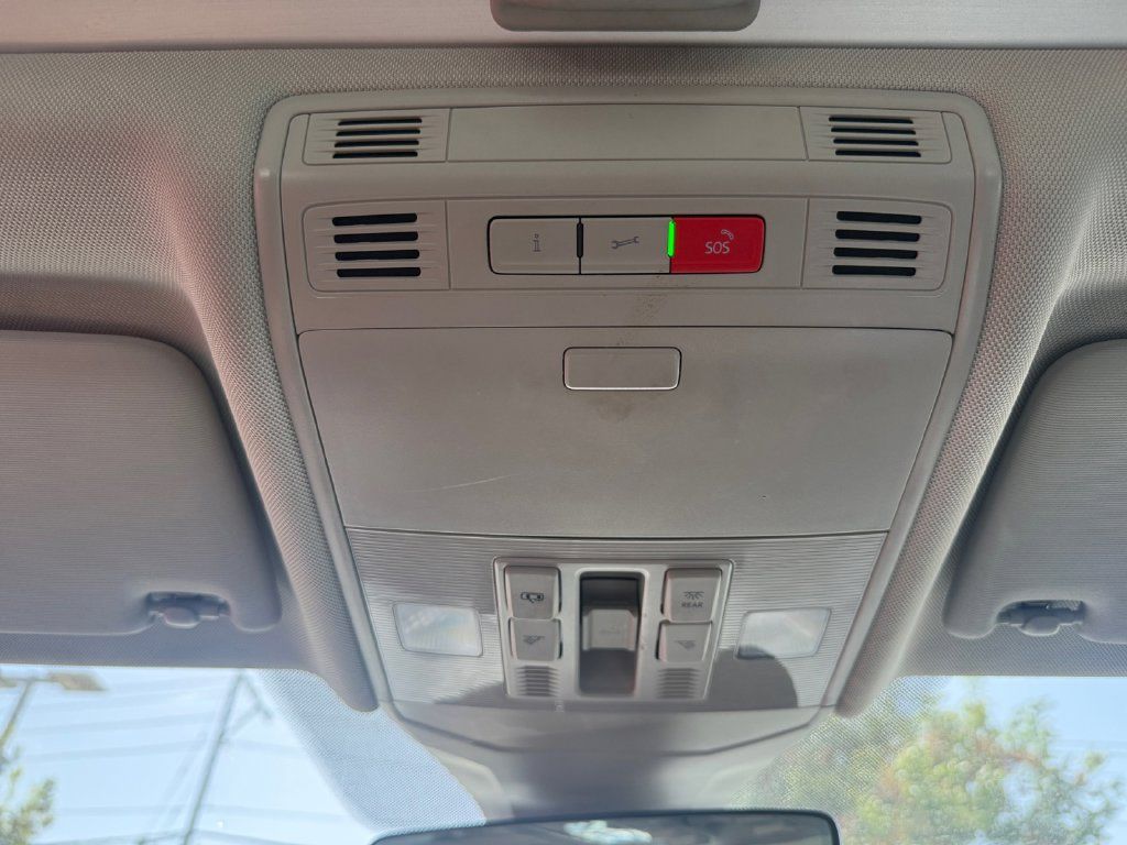 Used 2025 Volkswagen Jetta SE FWD image 21