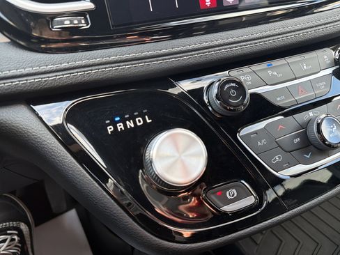 Used 2022 Chrysler Pacifica Touring-L w/ Uconnect Theater Family Group image 26