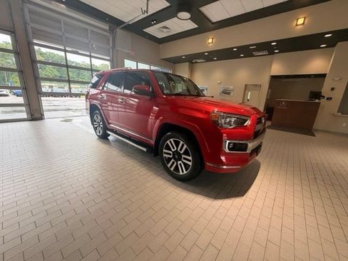 Used 2022 Toyota 4Runner Limited AWD/4WD image 2