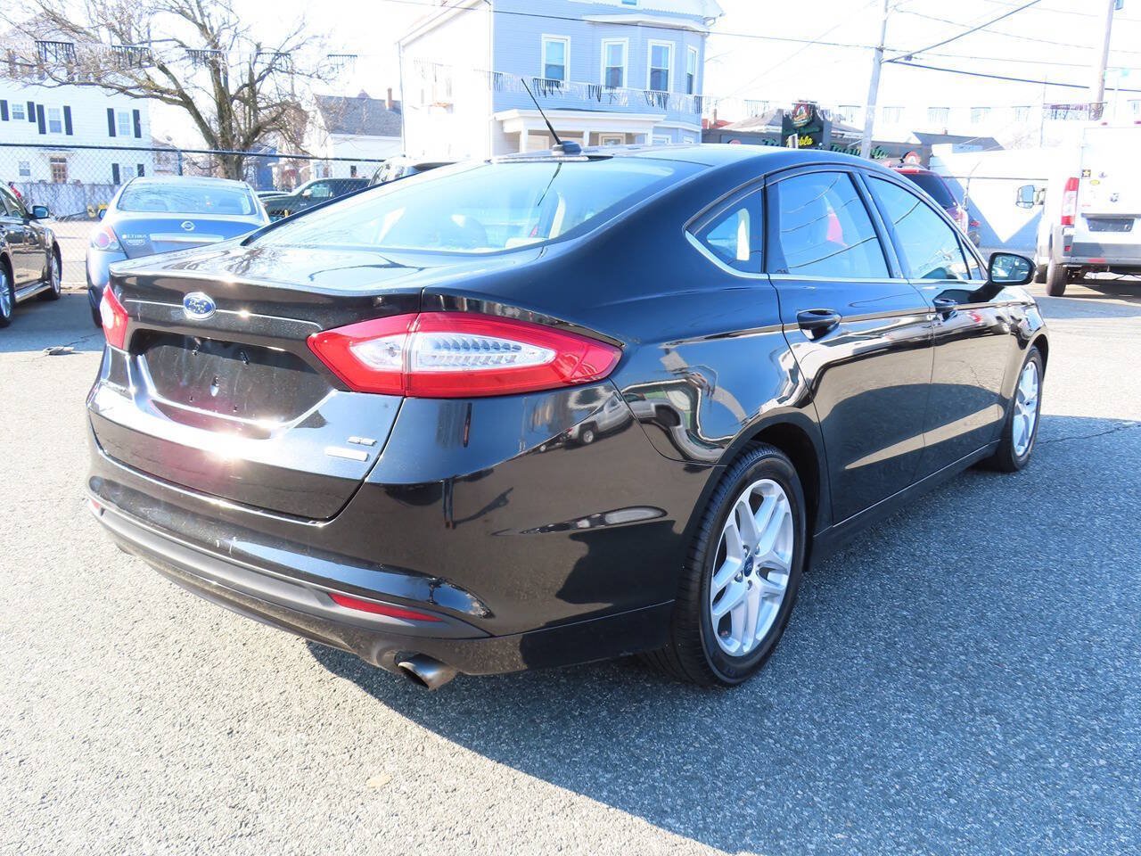Used 2015 Ford Fusion SE FWD image 3