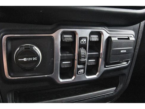 Used 2019 Jeep Wrangler Unlimited Sahara AWD/4WD image 23