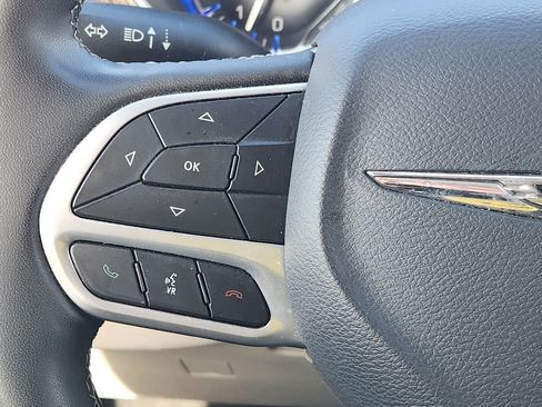 Used 2023 Chrysler Pacifica Limited FWD image 27