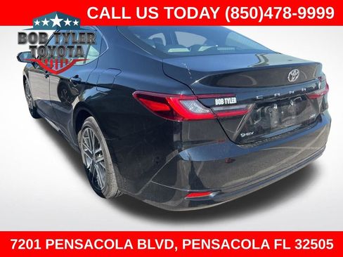 Used 2025 Toyota Camry XLE image 1