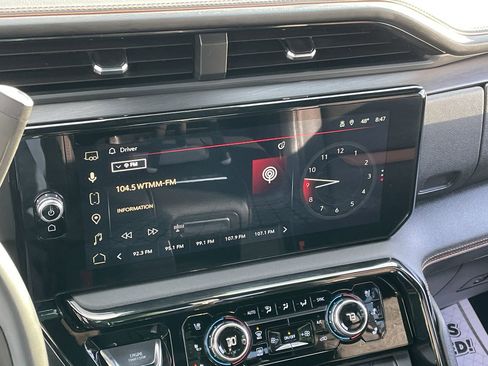 Used 2025 GMC Sierra 2500 AT4 image 32